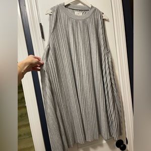 Lou & Grey pleated sleeveless trapeze style dress with pockets